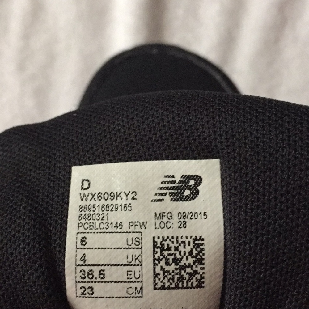 NWOB New Balance memory top women sneakers size 6W - Picture 6 of 7